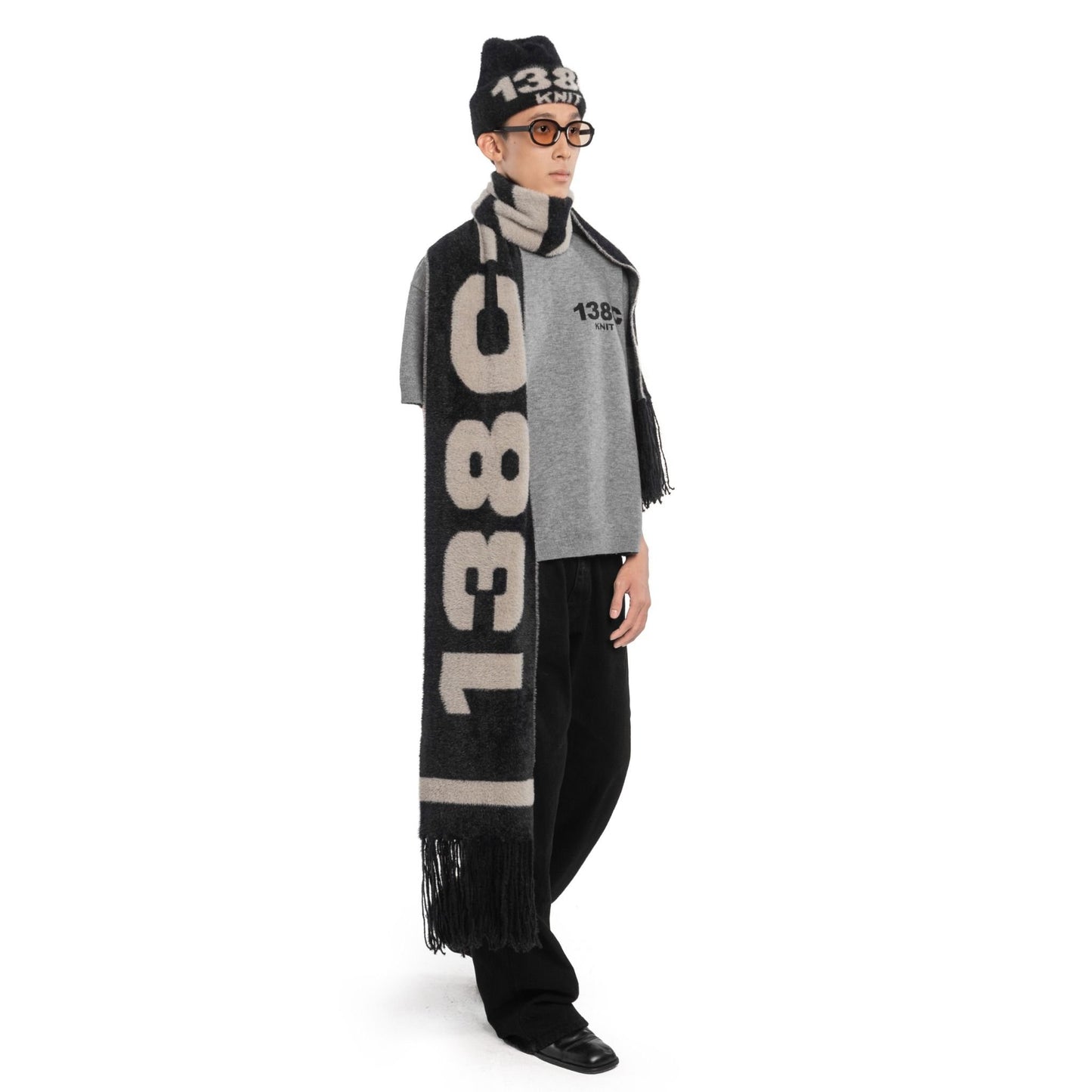 138C GALLERY/ APOCALYPSE LOVE KNIT FUZZY SCARF